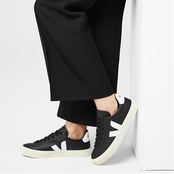 Veja Women Campo Sneakers Black - White 7 US