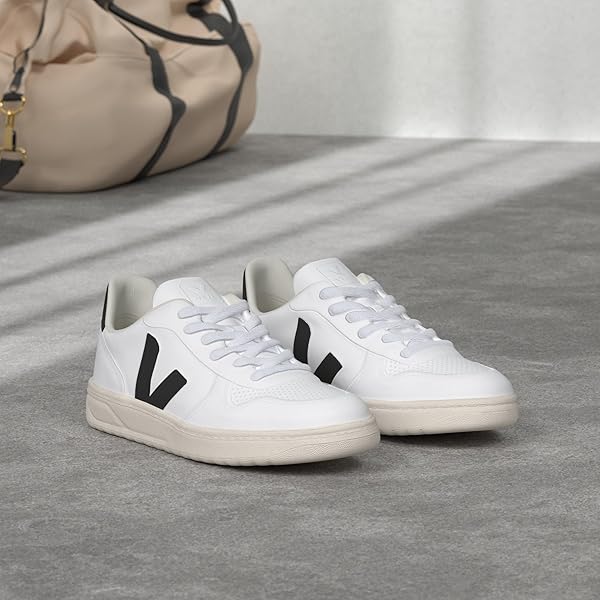 Veja Women V-10 Sneakers White - Black 9 US