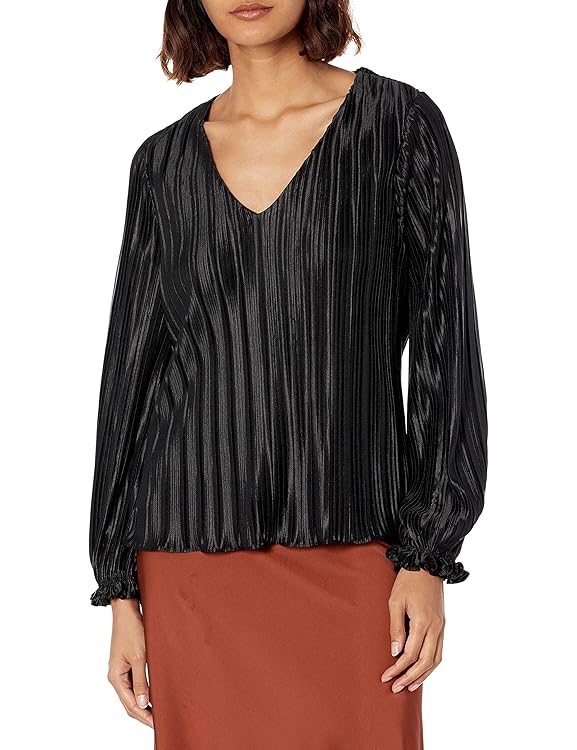 ASTR the label Women's Holly Pleated V-Neck Long Sleeve Top
